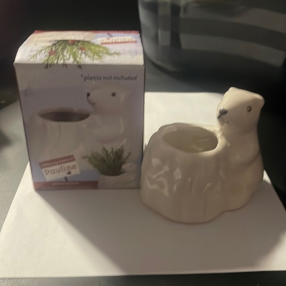 BRAND NEW POLAR BEAR PLANTER - Picture 1 of 1